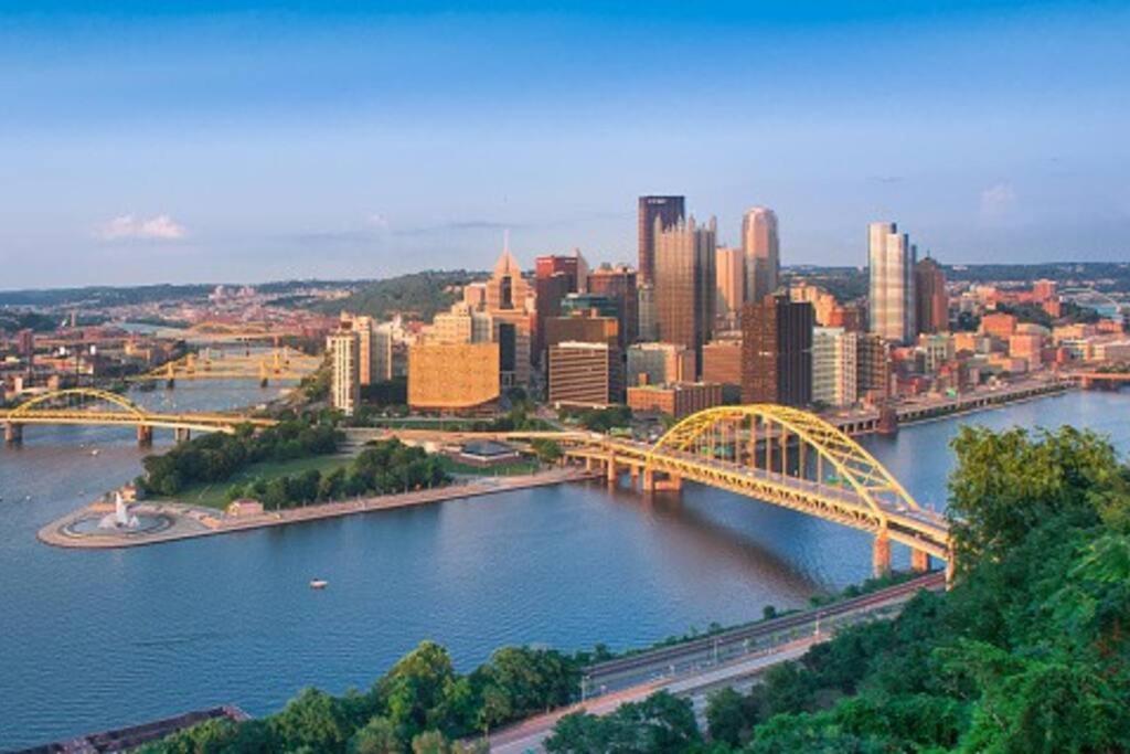 4 Bedroom 3 Bath Sleeps 10 Pet Friendly Private Backyard, 2 Car Garage, City Views, Close To All Stadiums And Casino Pittsburgh Zewnętrze zdjęcie