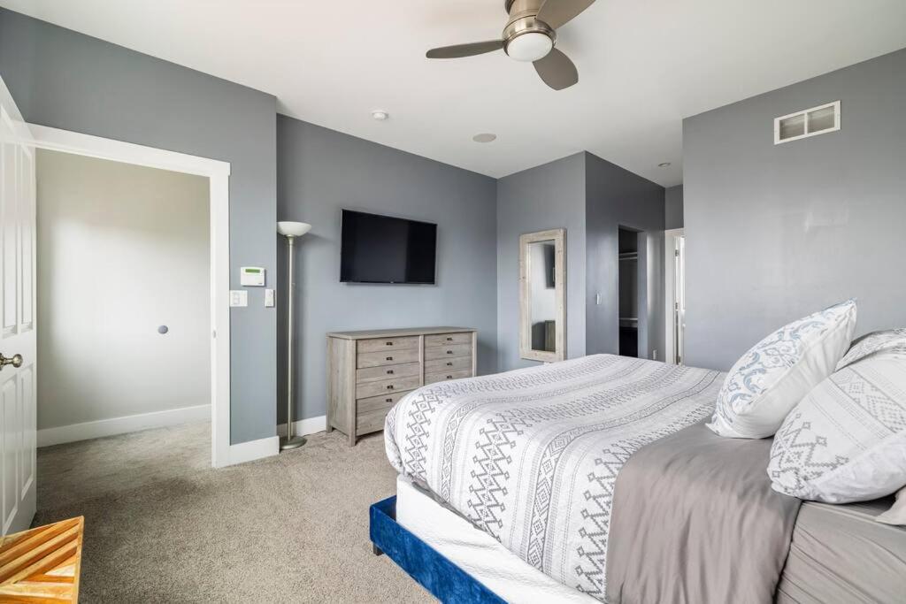 4 Bedroom 3 Bath Sleeps 10 Pet Friendly Private Backyard, 2 Car Garage, City Views, Close To All Stadiums And Casino Pittsburgh Zewnętrze zdjęcie