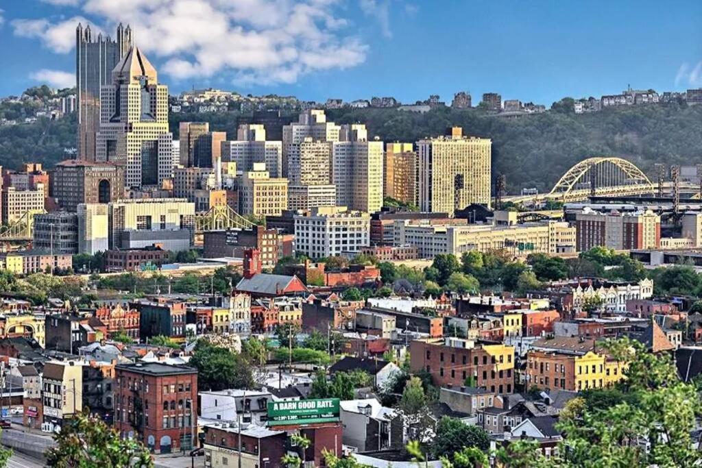 4 Bedroom 3 Bath Sleeps 10 Pet Friendly Private Backyard, 2 Car Garage, City Views, Close To All Stadiums And Casino Pittsburgh Zewnętrze zdjęcie
