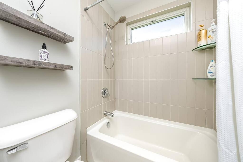 4 Bedroom 3 Bath Sleeps 10 Pet Friendly Private Backyard, 2 Car Garage, City Views, Close To All Stadiums And Casino Pittsburgh Zewnętrze zdjęcie