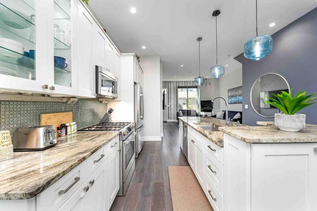4 Bedroom 3 Bath Sleeps 10 Pet Friendly Private Backyard, 2 Car Garage, City Views, Close To All Stadiums And Casino Pittsburgh Zewnętrze zdjęcie