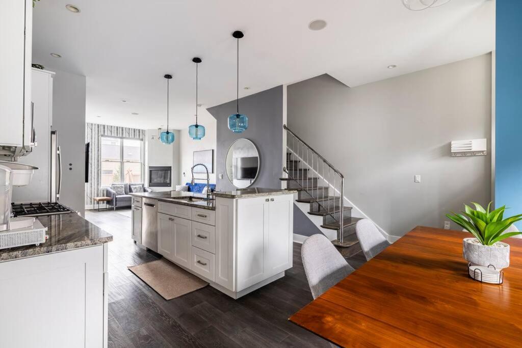 4 Bedroom 3 Bath Sleeps 10 Pet Friendly Private Backyard, 2 Car Garage, City Views, Close To All Stadiums And Casino Pittsburgh Zewnętrze zdjęcie