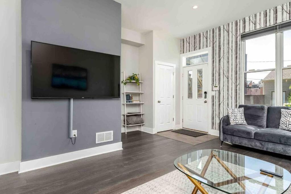 4 Bedroom 3 Bath Sleeps 10 Pet Friendly Private Backyard, 2 Car Garage, City Views, Close To All Stadiums And Casino Pittsburgh Zewnętrze zdjęcie