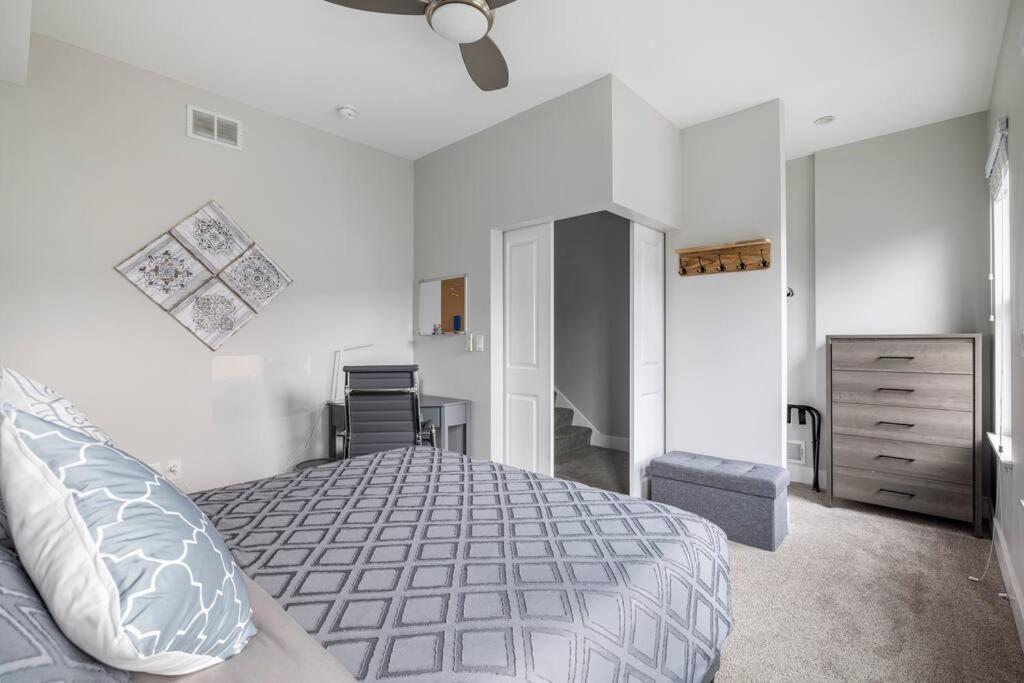 4 Bedroom 3 Bath Sleeps 10 Pet Friendly Private Backyard, 2 Car Garage, City Views, Close To All Stadiums And Casino Pittsburgh Zewnętrze zdjęcie