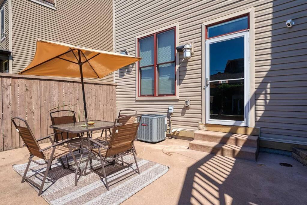4 Bedroom 3 Bath Sleeps 10 Pet Friendly Private Backyard, 2 Car Garage, City Views, Close To All Stadiums And Casino Pittsburgh Zewnętrze zdjęcie