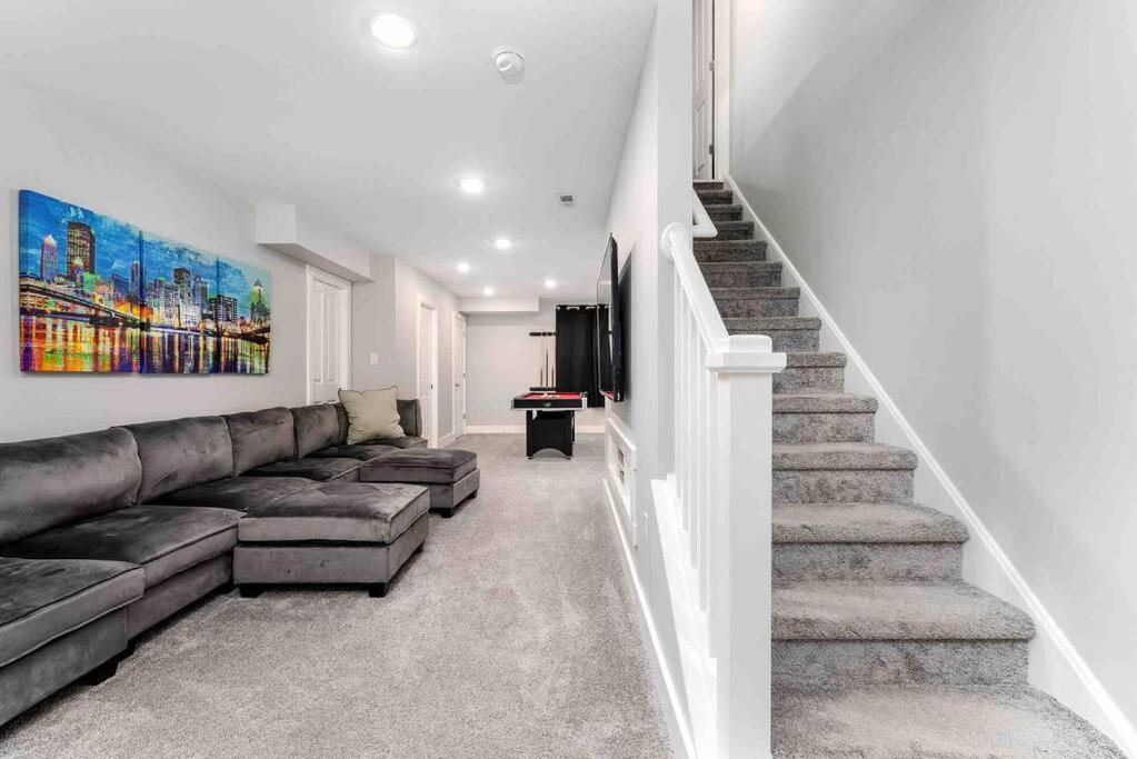4 Bedroom 3 Bath Sleeps 10 Pet Friendly Private Backyard, 2 Car Garage, City Views, Close To All Stadiums And Casino Pittsburgh Zewnętrze zdjęcie