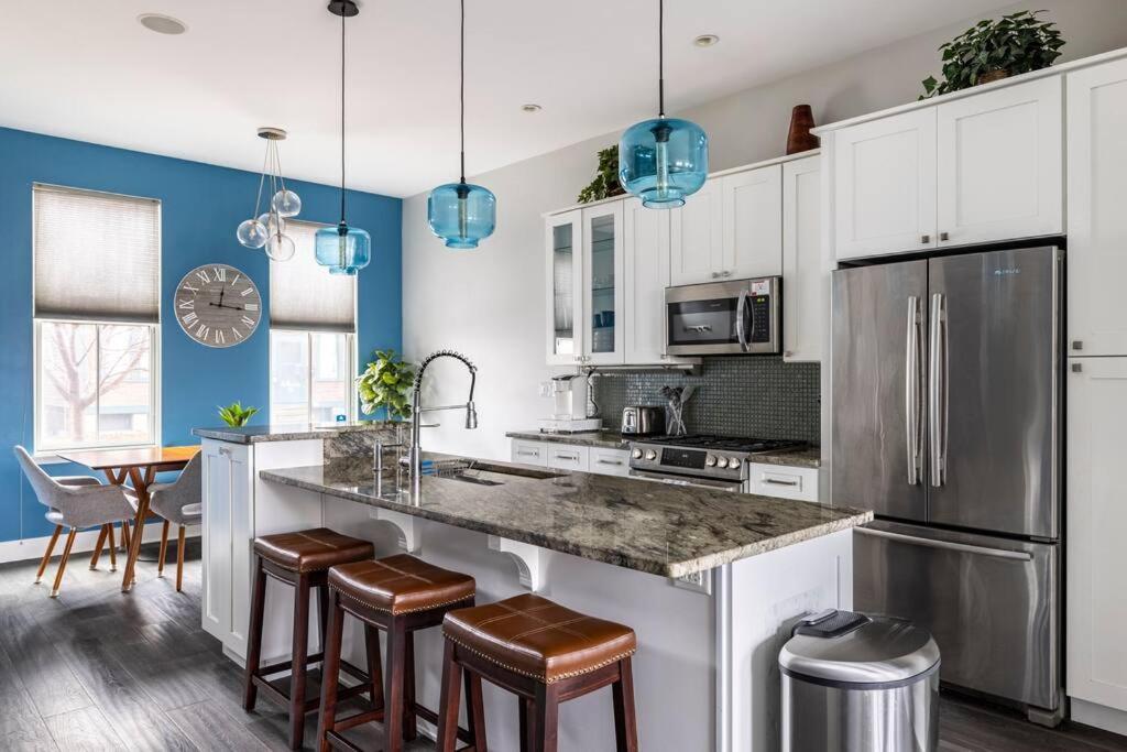 4 Bedroom 3 Bath Sleeps 10 Pet Friendly Private Backyard, 2 Car Garage, City Views, Close To All Stadiums And Casino Pittsburgh Zewnętrze zdjęcie