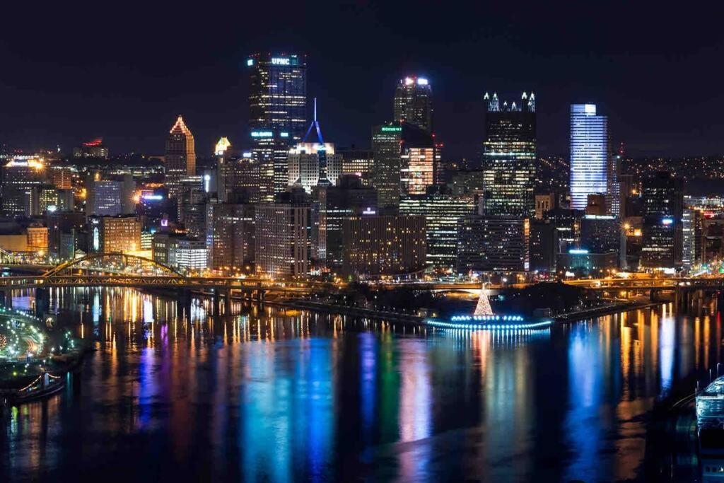 4 Bedroom 3 Bath Sleeps 10 Pet Friendly Private Backyard, 2 Car Garage, City Views, Close To All Stadiums And Casino Pittsburgh Zewnętrze zdjęcie