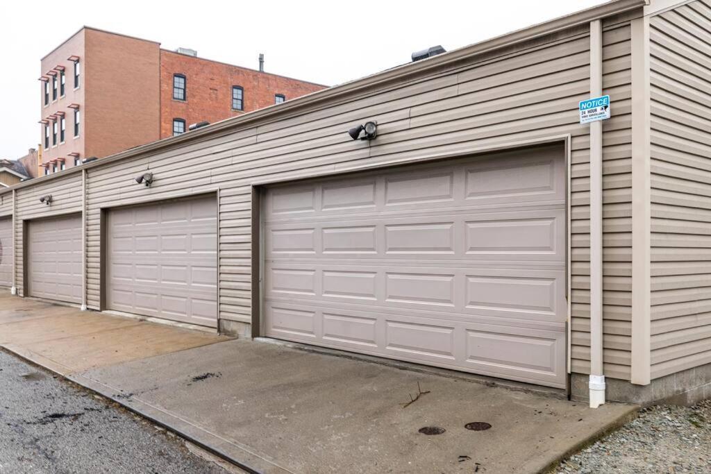 4 Bedroom 3 Bath Sleeps 10 Pet Friendly Private Backyard, 2 Car Garage, City Views, Close To All Stadiums And Casino Pittsburgh Zewnętrze zdjęcie