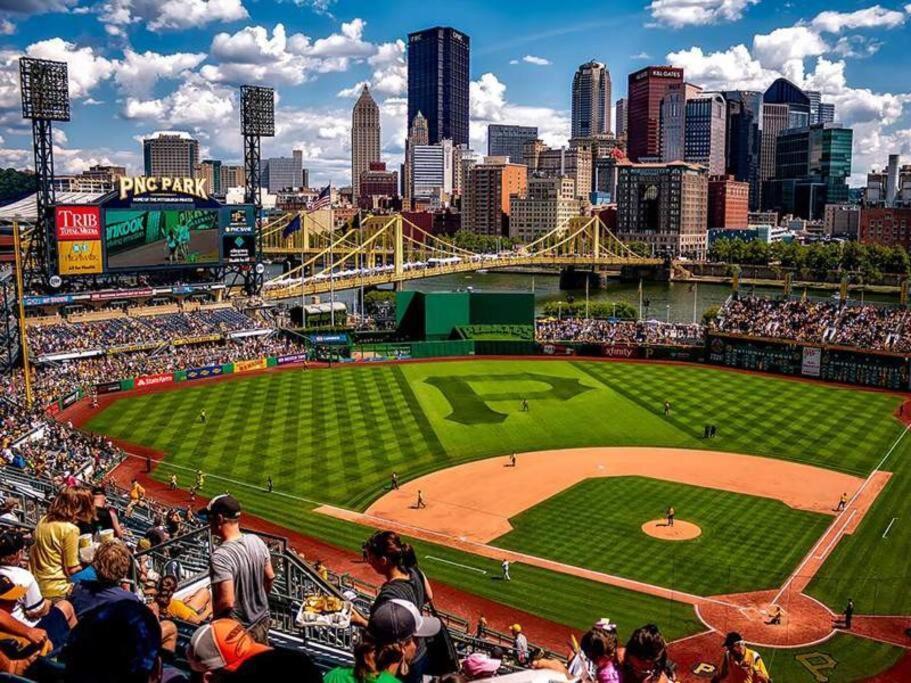 4 Bedroom 3 Bath Sleeps 10 Pet Friendly Private Backyard, 2 Car Garage, City Views, Close To All Stadiums And Casino Pittsburgh Zewnętrze zdjęcie