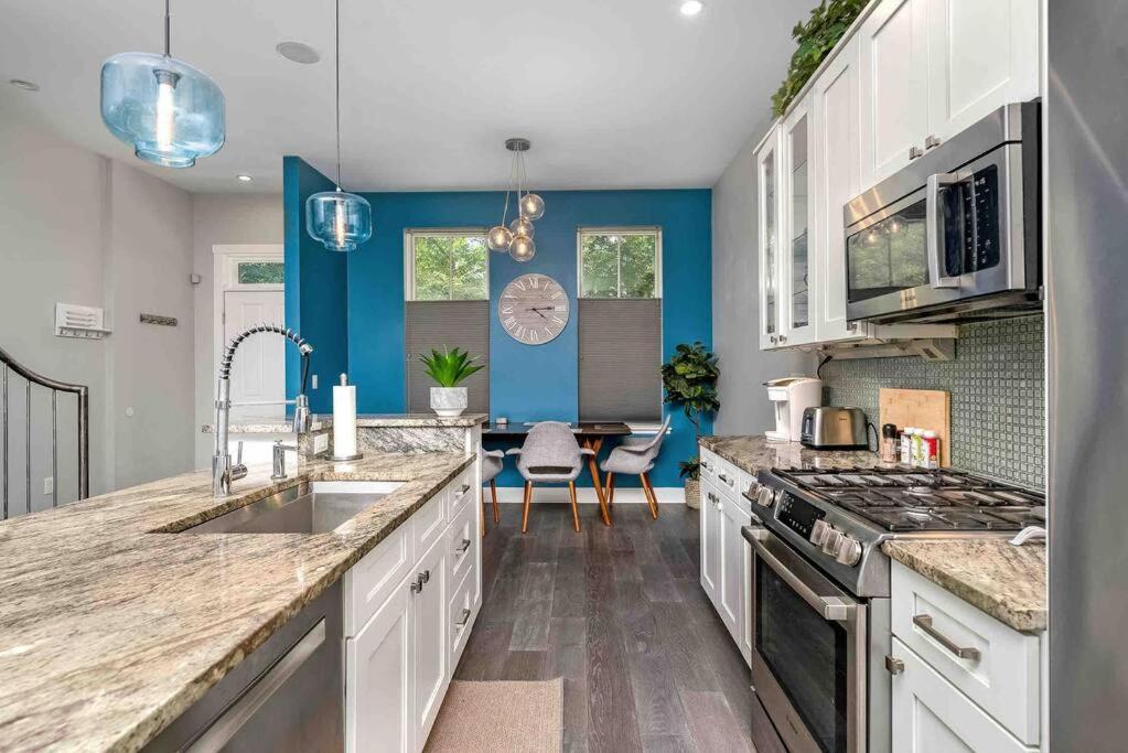 4 Bedroom 3 Bath Sleeps 10 Pet Friendly Private Backyard, 2 Car Garage, City Views, Close To All Stadiums And Casino Pittsburgh Zewnętrze zdjęcie